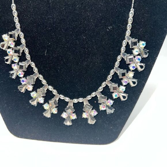 NY Statement Bib Necklace‎ - Picture 1 of 7